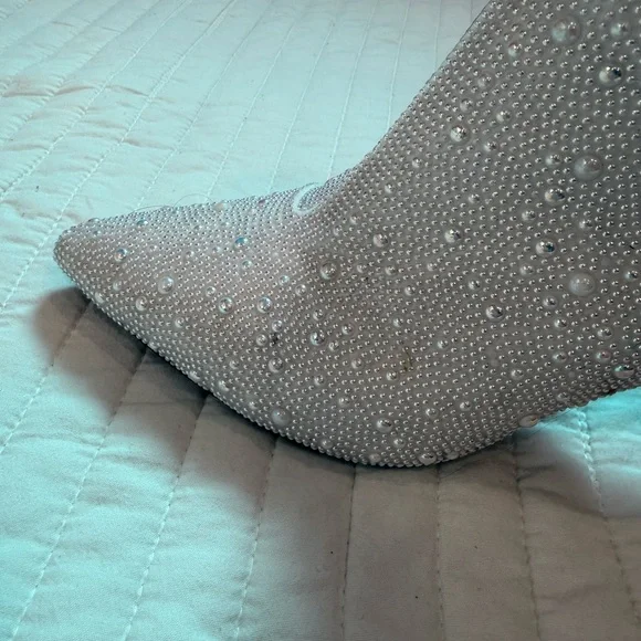 Mi.im Miracle Mile Christina Iridescent Pearl White Rhinestone Bridal Boots - Picture 8 of 8